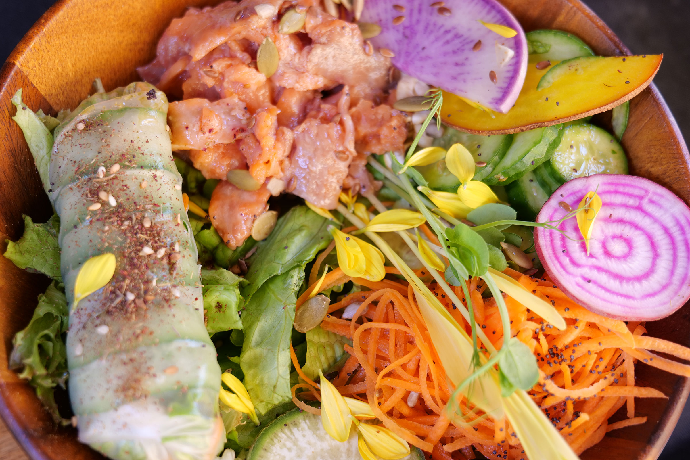 Le bowl au saumon au Victoria Green, restaurant à Saint-Gilles les Bains