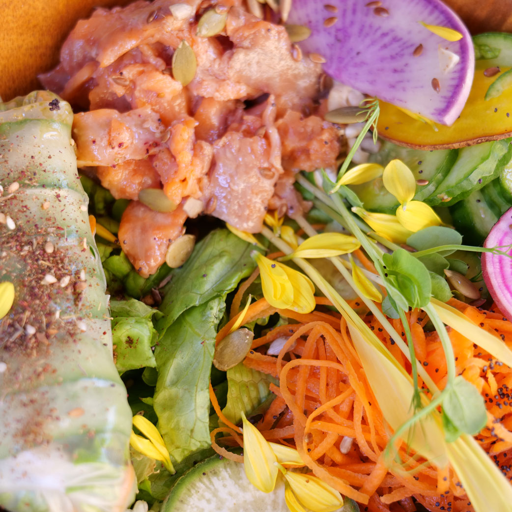 Le bowl au saumon au Victoria Green, restaurant à Saint-Gilles les Bains